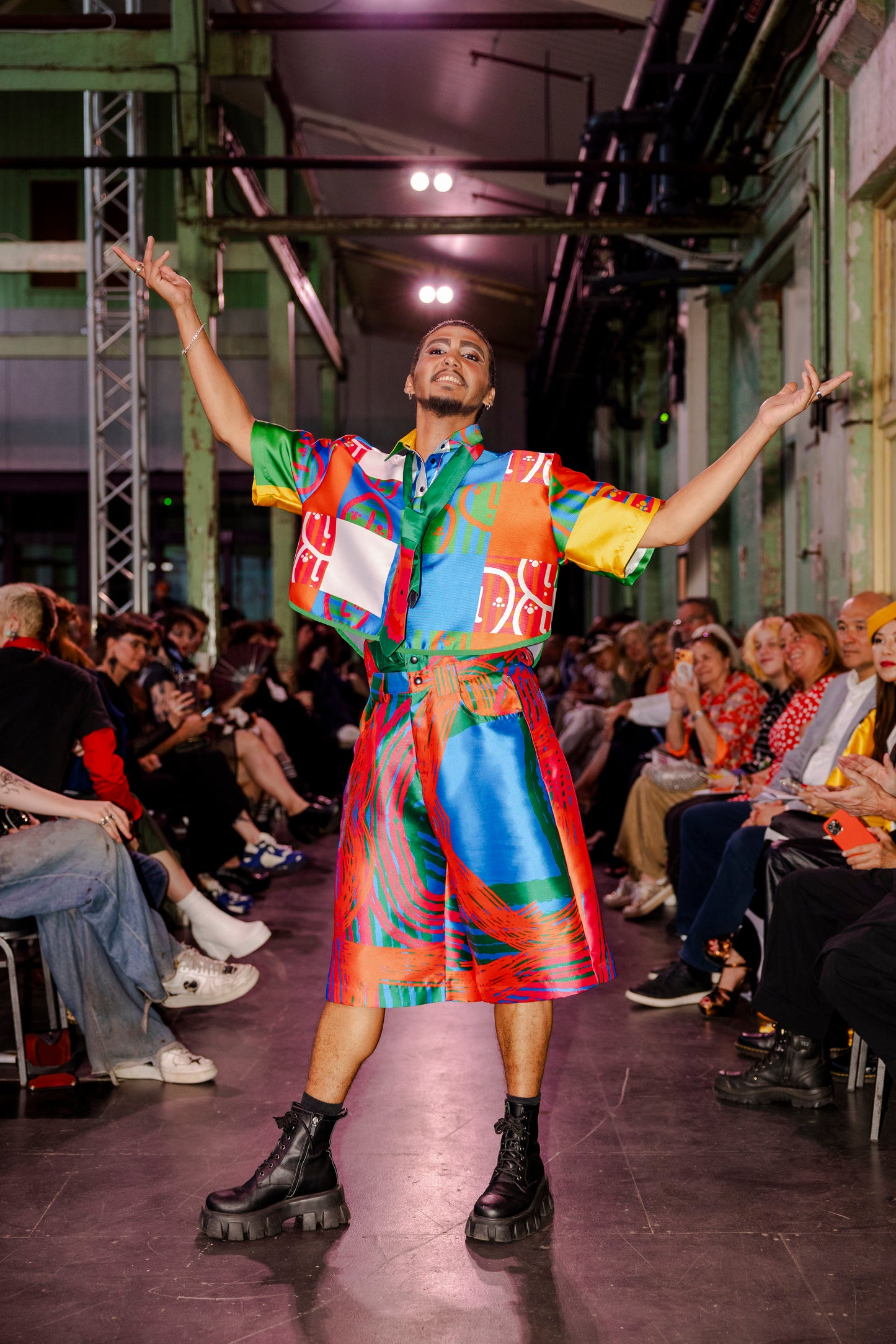 Double waisted shorts Graffiti print